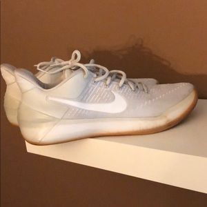 Kobe ad “light bone” size 11